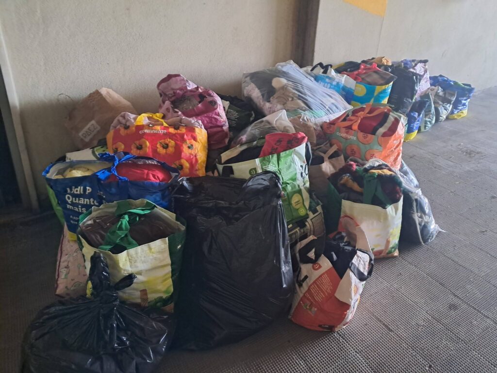 arrecadacao_roupas_alcacer_solidariedade_2