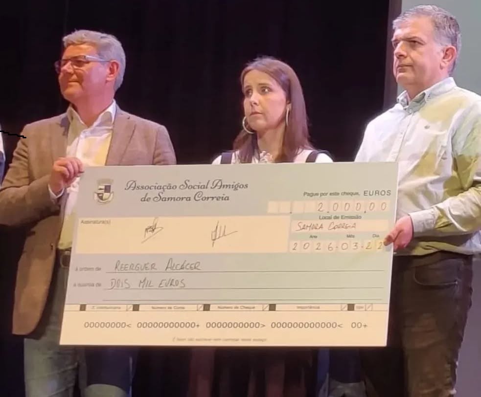pessoas_palco_doacao_cheque_ASASC1